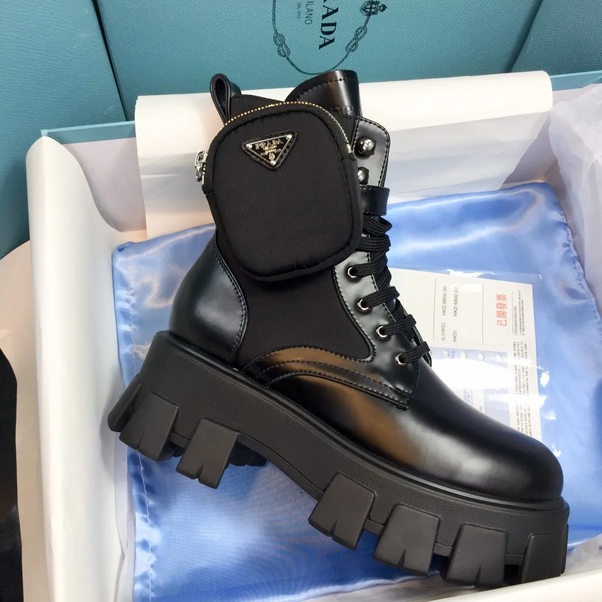 Factory direct sales p640🐘🐘Women's shoes Women's shoes factory Men's +10 Factory direct sales pRADA Couple's model Prada's top version of platform platform thick-soled pocket triangle logo couple's boots Original 1:1 customization, many Internet celebrities wear these shoes, cowhide color matching, injection molding triangle letters Luogo process, very popular this year, can be worn for leisure and sports... ❶Fabric: Customized open edge beads➕Injection molded triangle mark ❷Inner lining: Customized cowhide ❸Feet: Customized cowhide ❹Outsole: Original molded foam combination outsole ❺Sole thickness: 6cm ❻Size: Female 35-46